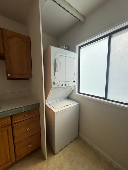 Building Photo - 714 Loma Dr