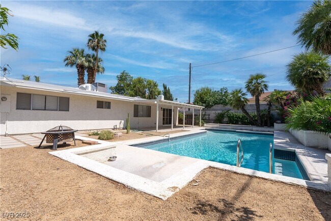 Building Photo - 1404 Campbell Dr