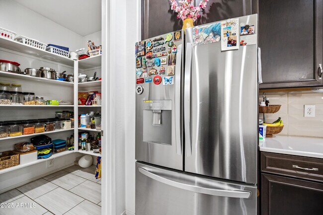 Building Photo - 10829 W Hadley St