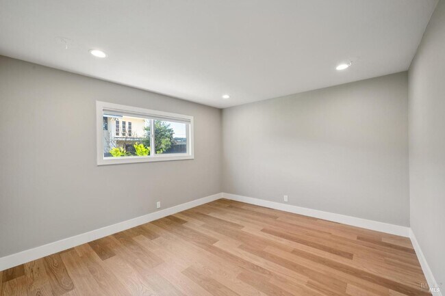 Building Photo - 918 Las Pavadas Ave