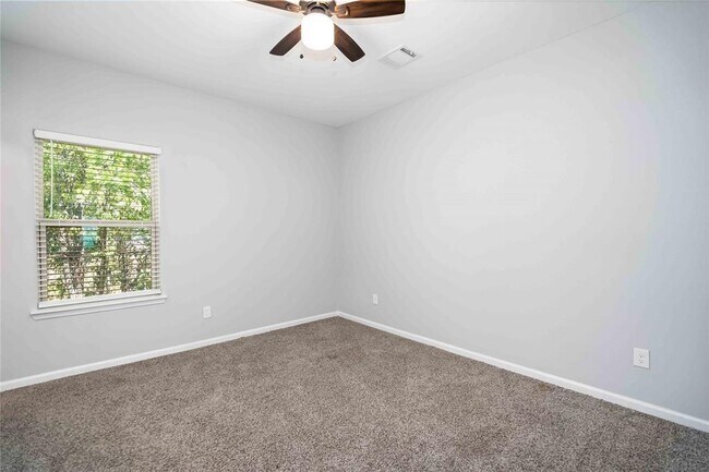 Building Photo - 5105 Southwind St