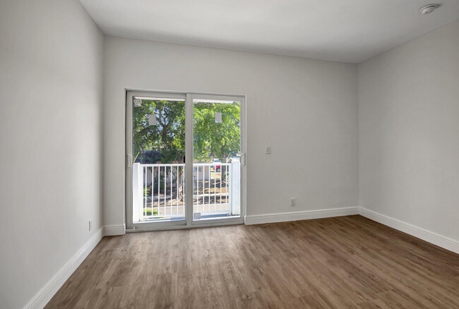 Building Photo - 1104 S 20th Ave