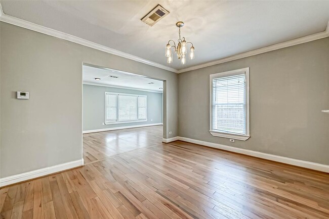 Building Photo - 802 E 29th St