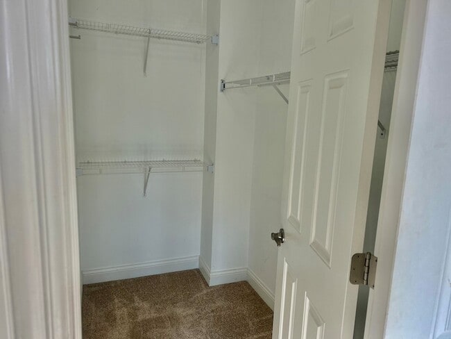 Building Photo - 31 Foxcroft Rd