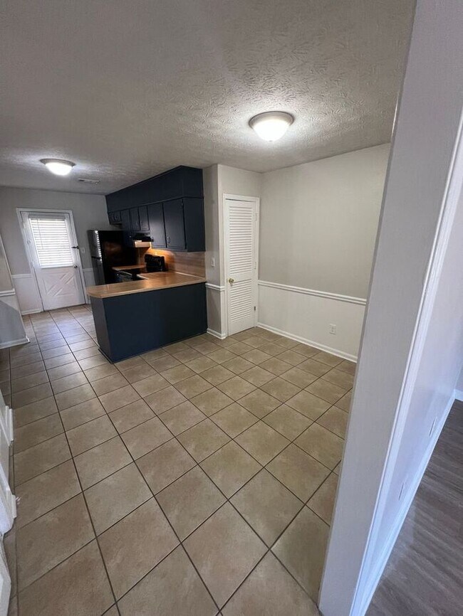 Building Photo - Spacious 2-Bed, 2-Bath Duplex in Lawrenceville — Ready Now!