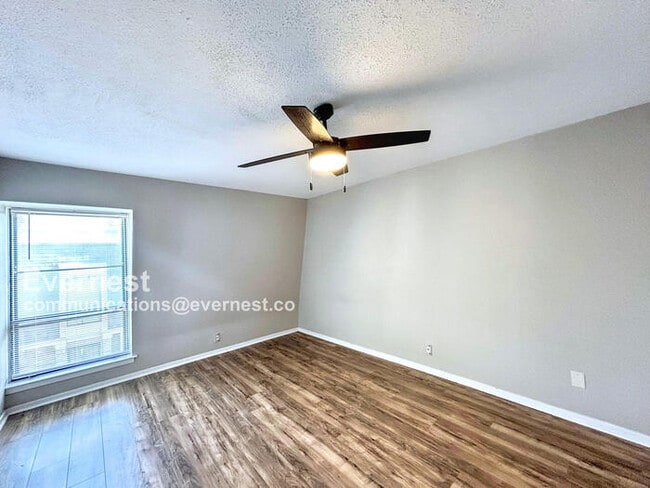 Building Photo - 6563 Poplar Woods Cir S