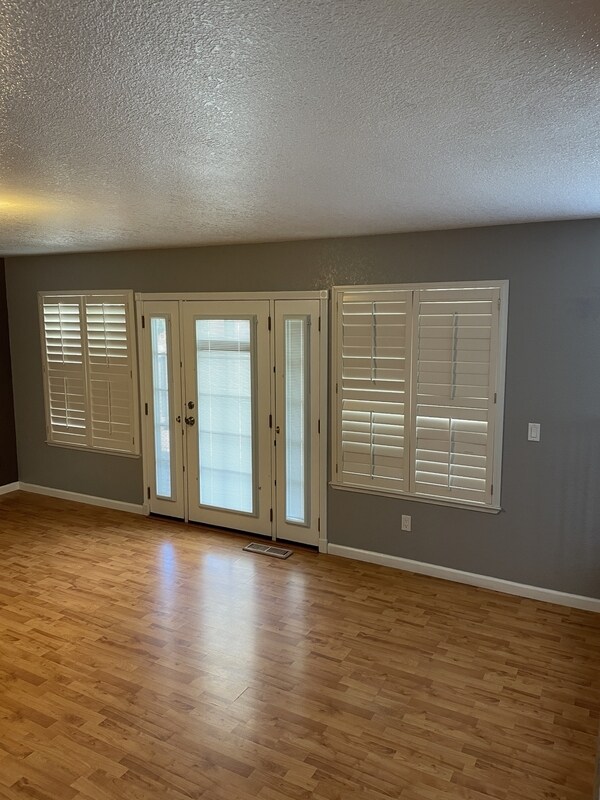 Building Photo - 7309 Roxanne Ln