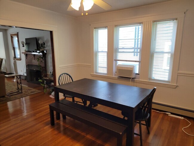 Building Photo - 49 Leslie Rd