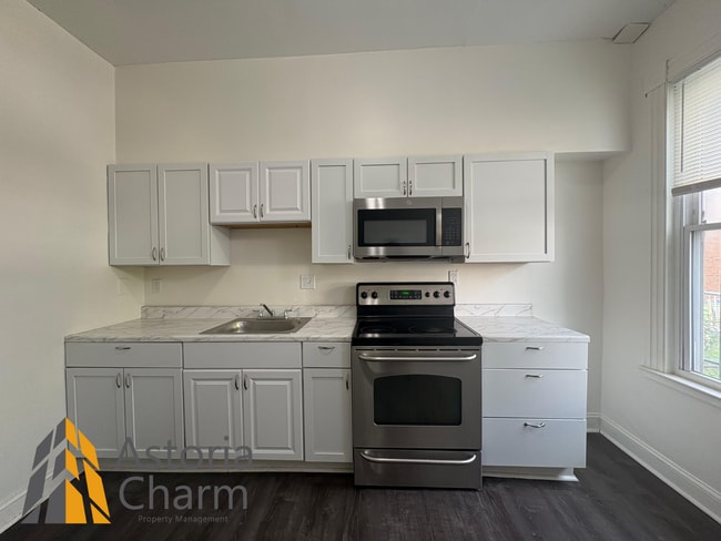 Building Photo - Modern 4-Bedroom with Yard & Easy Downtown...