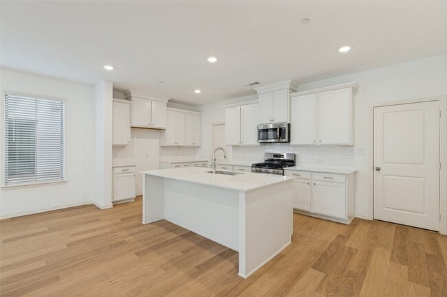 Building Photo - 4766 Lunker St