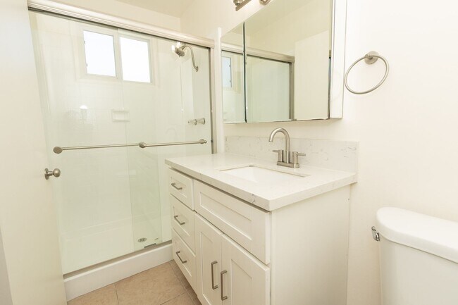 Building Photo - Refreshed Spacious 3 Bed/2 Bath Home in La Mesa!