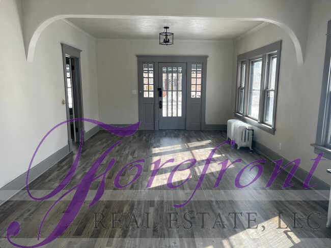 Building Photo - 232 S Kenwood St