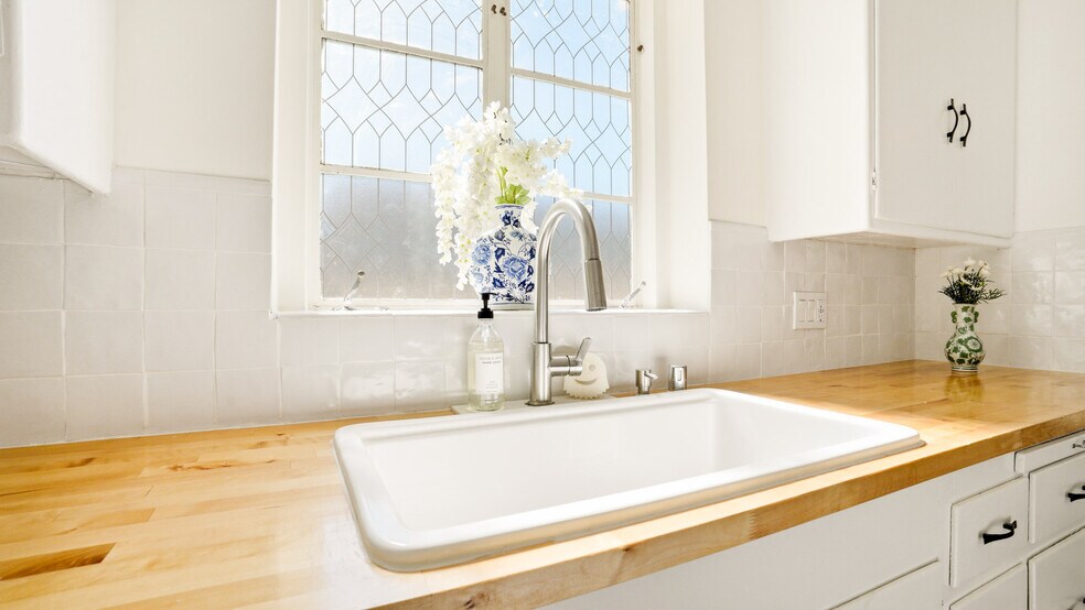 Building Photo - 1755 Craig Ave