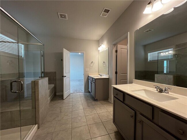 Building Photo - 3339 Fall Branch Ln