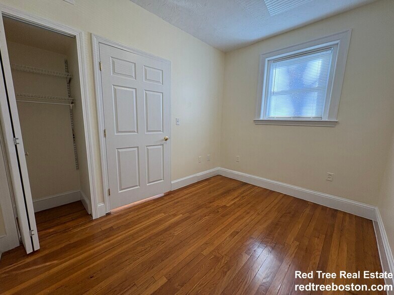 Building Photo - 73 Thatcher St