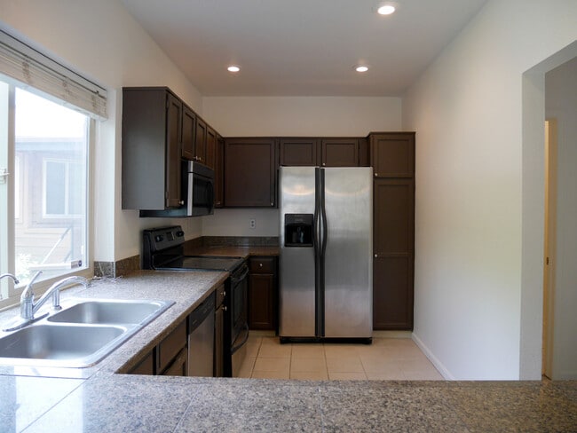 Building Photo - 5555 E Briarwood Ave