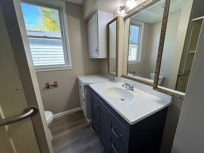 Building Photo - 1218 E Broadway