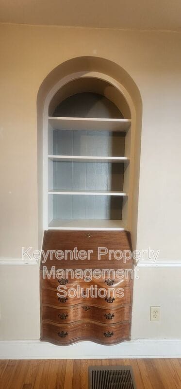 Building Photo - 127 College Cir