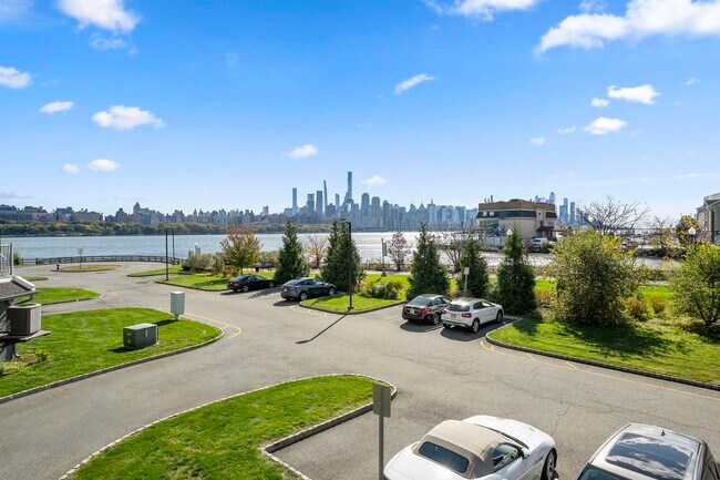 Building Photo - 14A Riverview Cir