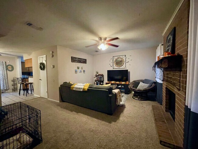 Building Photo - END OF JULY PRE-LEASE  2 Bed, 2.5 Bath Condo Near Campus On Bus Route!