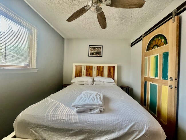 Building Photo - Beautifully updated condo in Winter Park