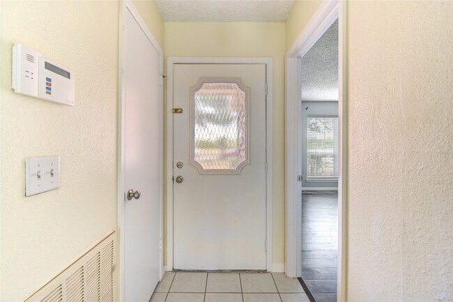 Building Photo - 2927 Great Lakes Ave