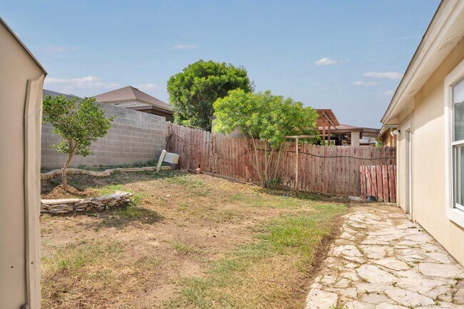 Building Photo - 823 Witherspoon Loop