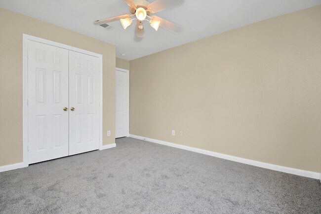 Building Photo - 11899 Algonquin Dr