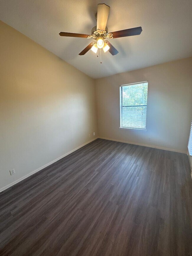 Building Photo - 106 E 30th St