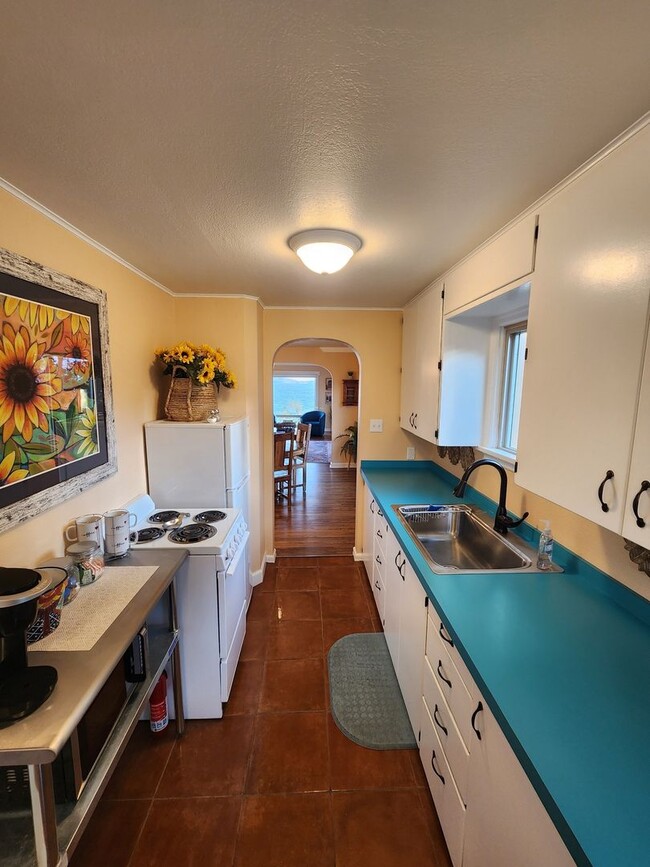Building Photo - Furnished 1 BDRM/ 1 BA Lakeview Duplex in Polson, MT.