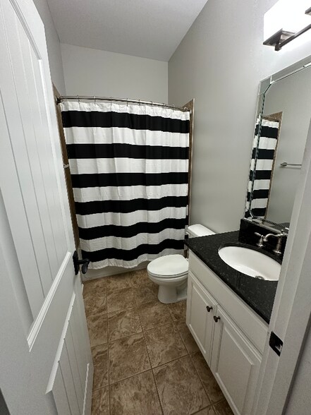 Building Photo - 300 S Gay St