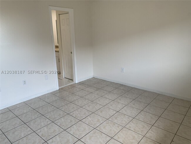 Building Photo - 2319 W 60th St