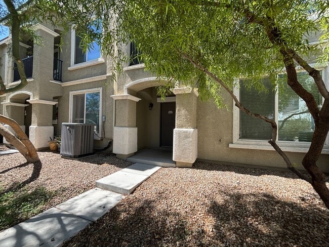 Building Photo - GUARD GATED 3 BED 2.5 BATH 2 CAR GARAGE TO...