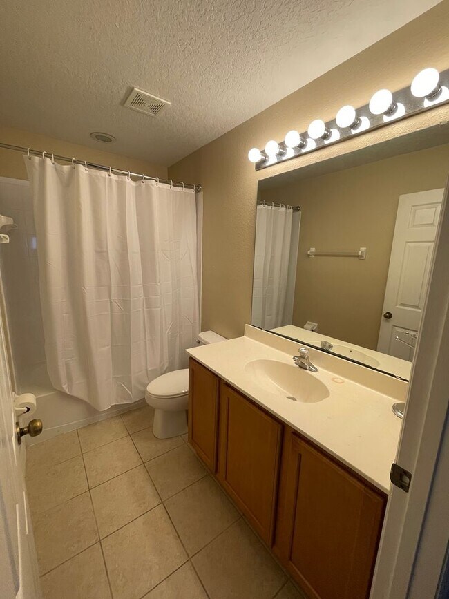 Building Photo - Home For Rent in Gated Stonebrook Neighbor...
