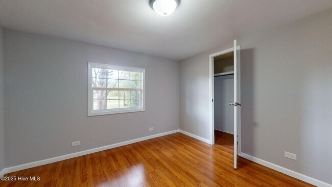 Building Photo - 741 Cindas Ln