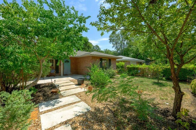 Building Photo - 3819 Avenue F