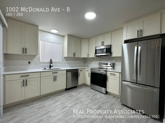 Primary Photo - 1002 McDonald Ave