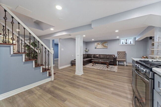 Building Photo - 7630 N Oleander Ave