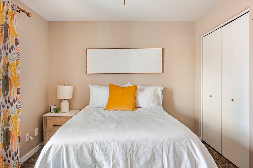 Bedroom 4 - 1104 E Campus Dr