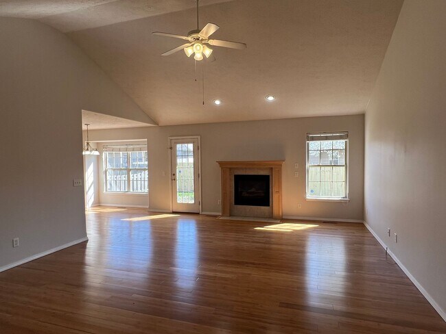 Building Photo - 3 Bed / 2 Bath in the Heart of Nixa