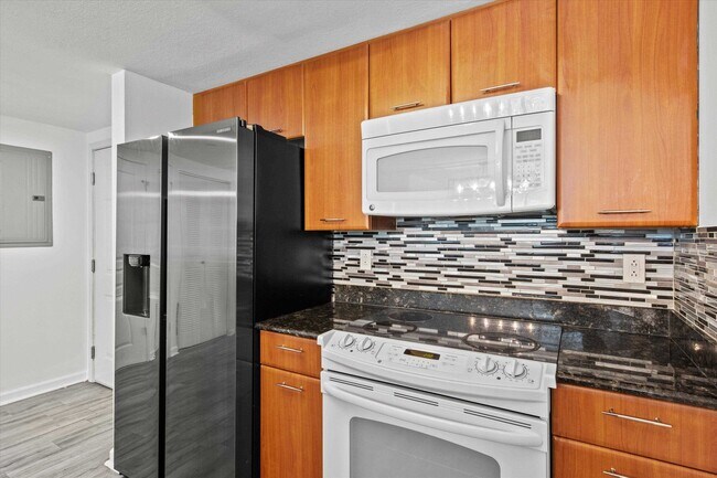 Building Photo - 300 S Duval St