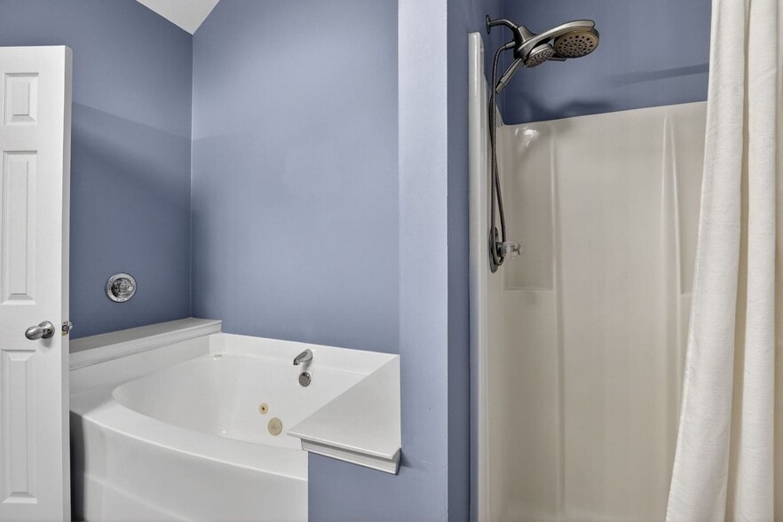 Building Photo - 6044 Steeplechase Ln