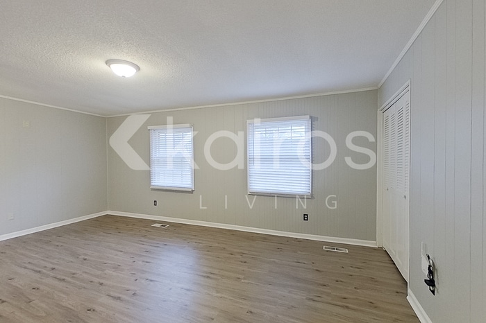 Building Photo - 2319 Applewood Dr