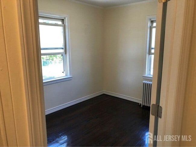 Building Photo - 148 Main St