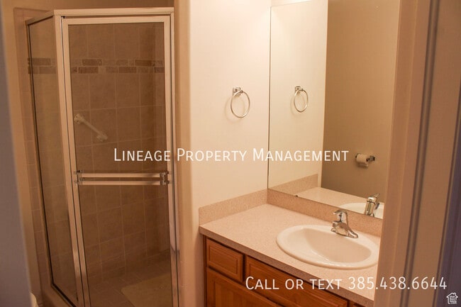 Building Photo - 412 Simoron Dr