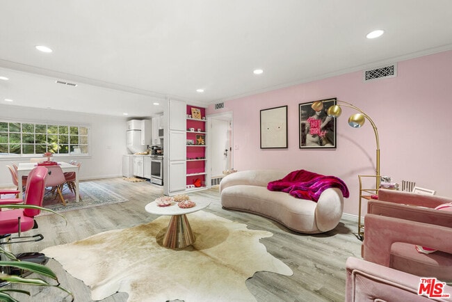 Building Photo - 906 Benedict Canyon Drive