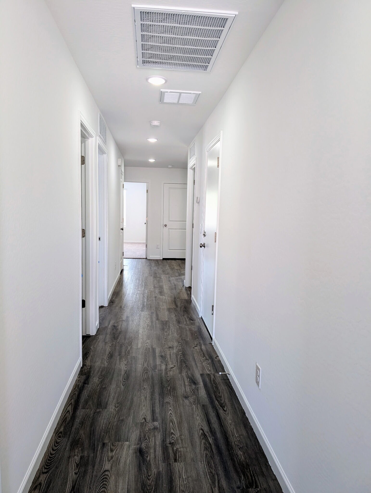 Building Photo - 711 Dylan Ct