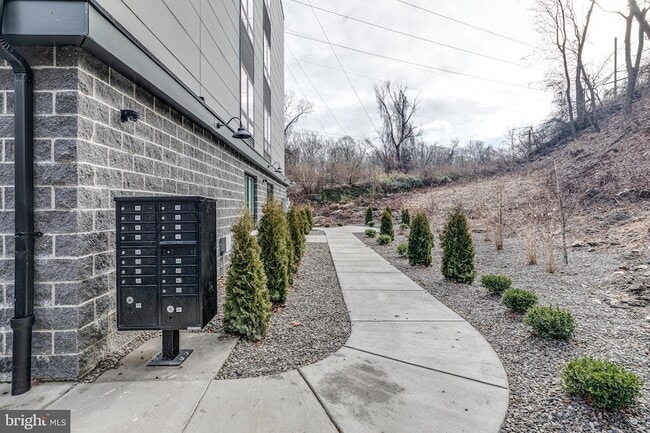 Building Photo - 1952 Bryn Mawr Ave