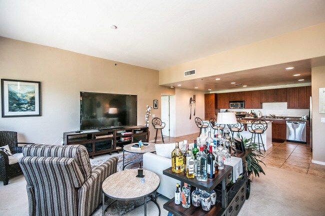 Building Photo - 17 W Vernon Ave