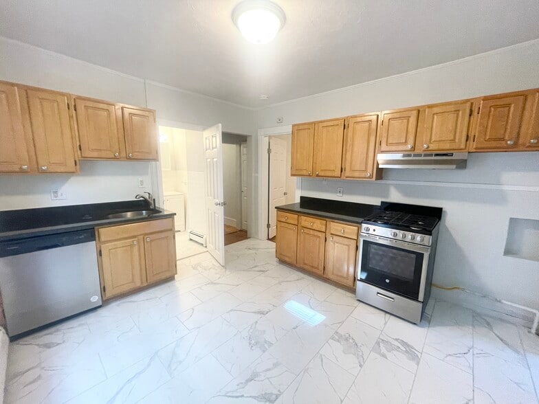 Building Photo - 22 Howell St